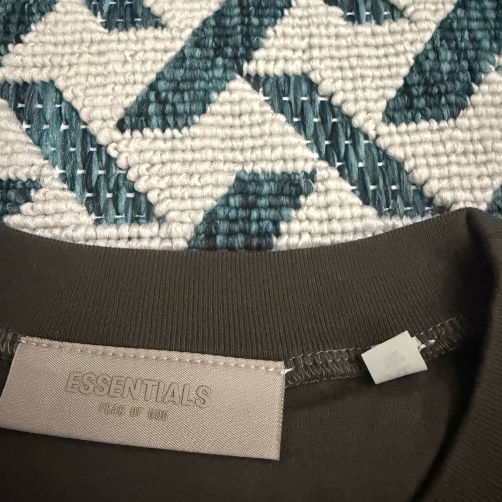 essentials tee - Picture 2 of 4